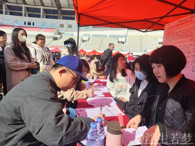 “春风行动” 多地开展招聘会推动节后就业